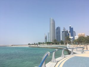 vista dalla Corniche di Abu Dhabi