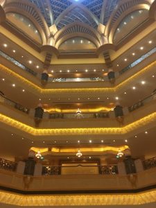 oro e cristalli nell'Emirates Palace di Abu Dhabi