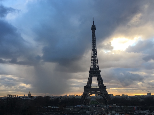 Panorama sulla Tour Eiffel da Trocadero di Parigi di giorno