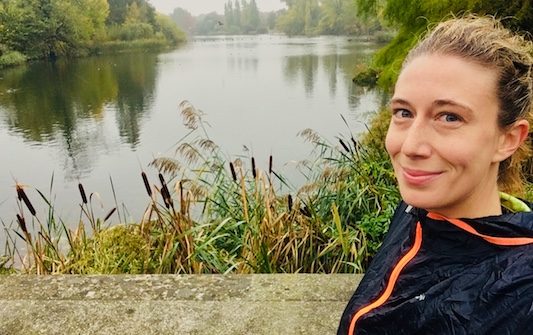 Di fronte ai giardini all'italiana di Kensington Gardens, uno dei posti migliori dove correre a Londra