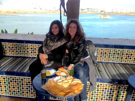 A Rabat mangiando mille gateaux maroccains