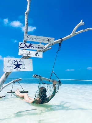 Travel Tips for Maldives: stay on a hammock in Dhiffushi